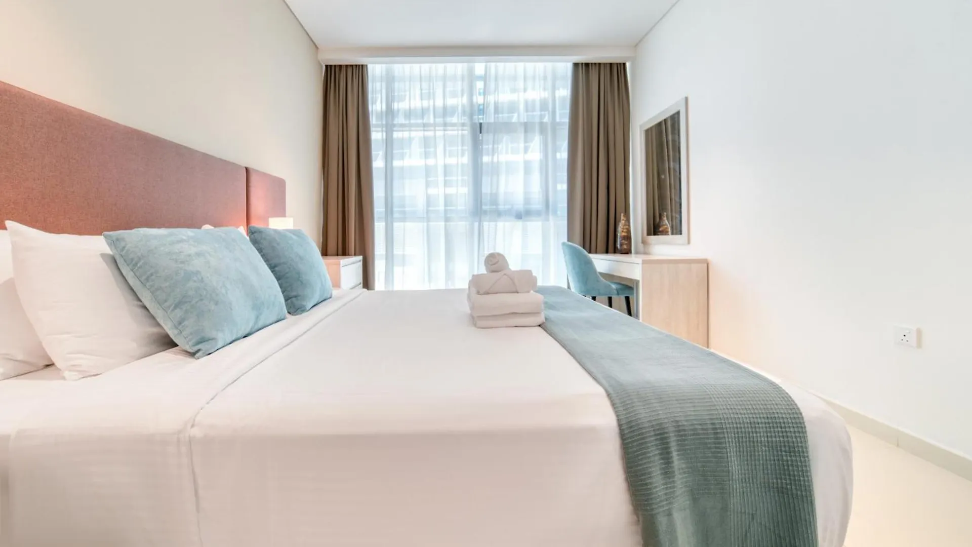 Seven Palm, Palm Jumeirah - Mint Stay Dubai 0*,  United Arab Emirates